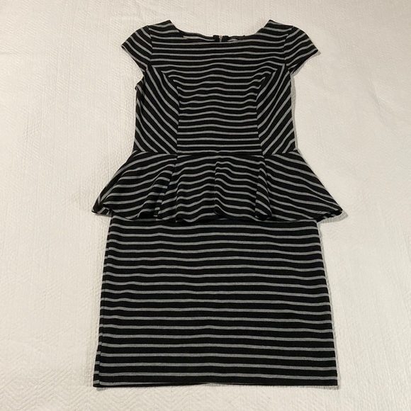 Robe Noire Mossimo Taille M – Épaules Dénudées – Manches Longues – Neuve Avec étiquette